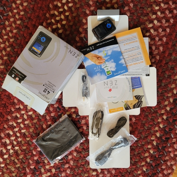 CREATIVE LABS ♡ NEW in Box ZEN V PLUS 4GB Portable MP3 Media Player (Black/Blue) - Picture 4 of 8